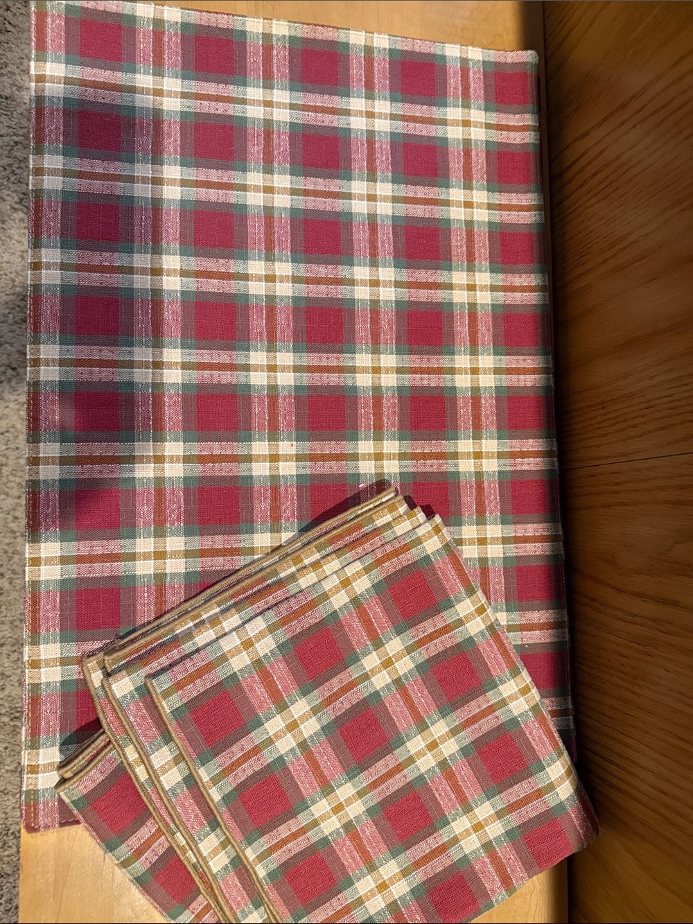 Longaberger Orchard Park Plaid Table Linens: 4 Placemats and a 36” Table Cover
